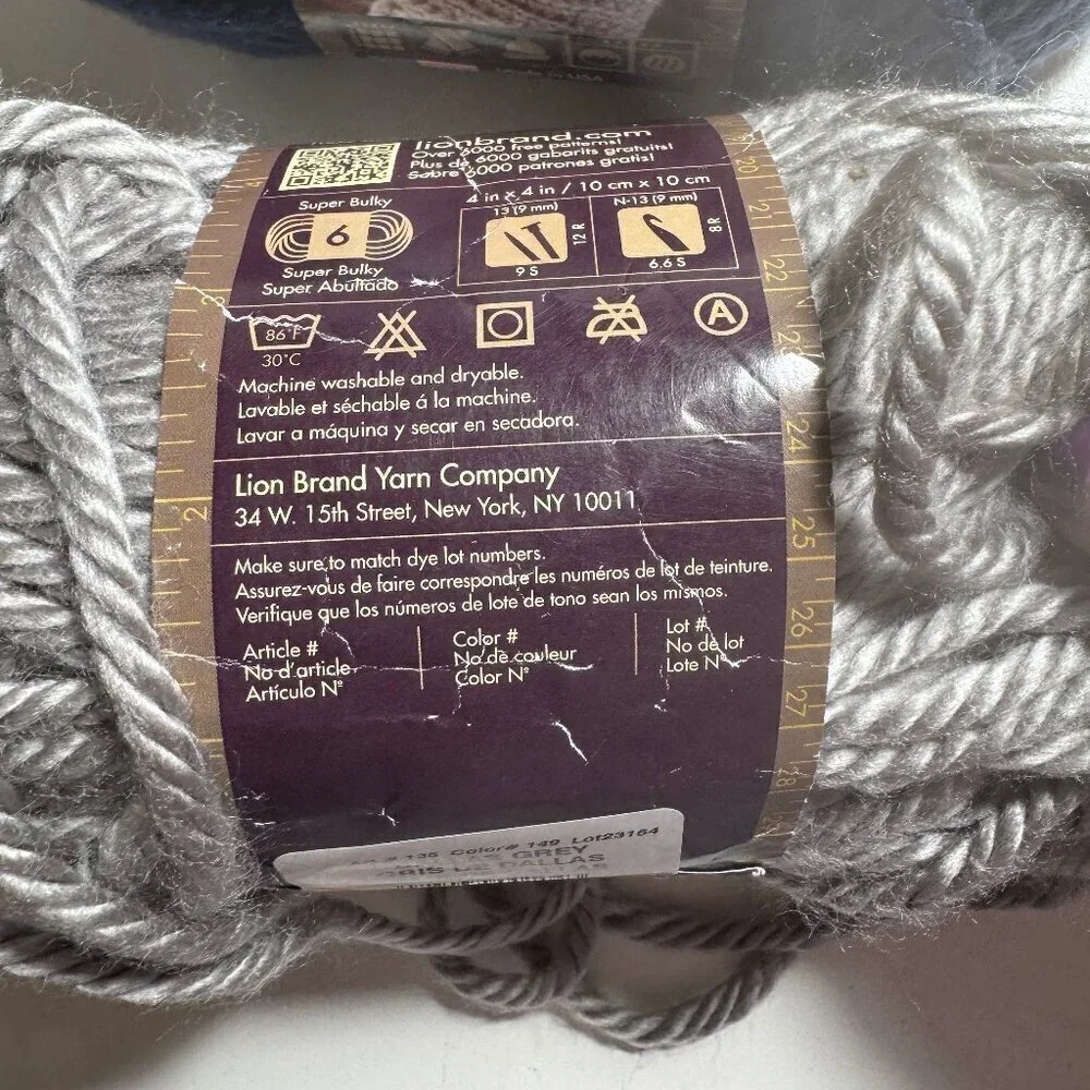 🛒 $8 Lion Brand Yarn Hometown Yarn Super-Bulky Bundle Knitting Crocheting  #348